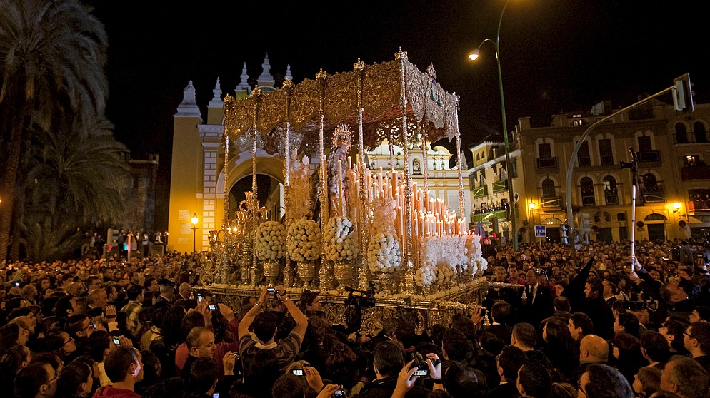 Karwoche - Prozession in Sevilla - Spanien | Bildquelle: picture-alliance/dpa
